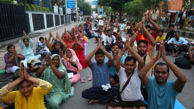 Over 8,600 pilgrims leave Jammu base camp for Amarnath Yatra in sixth batch