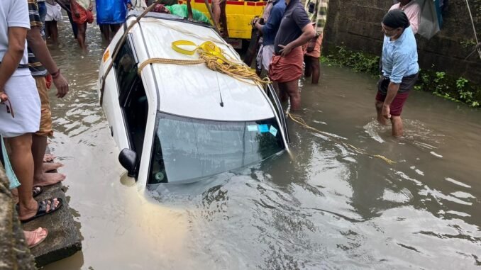 Kerala rains: Heavy rain leaves many areas in Kochi inundated